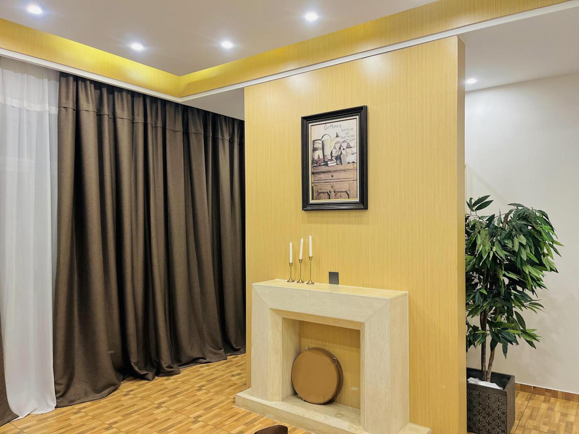 H&H Hotel Киншаса Екстериор снимка