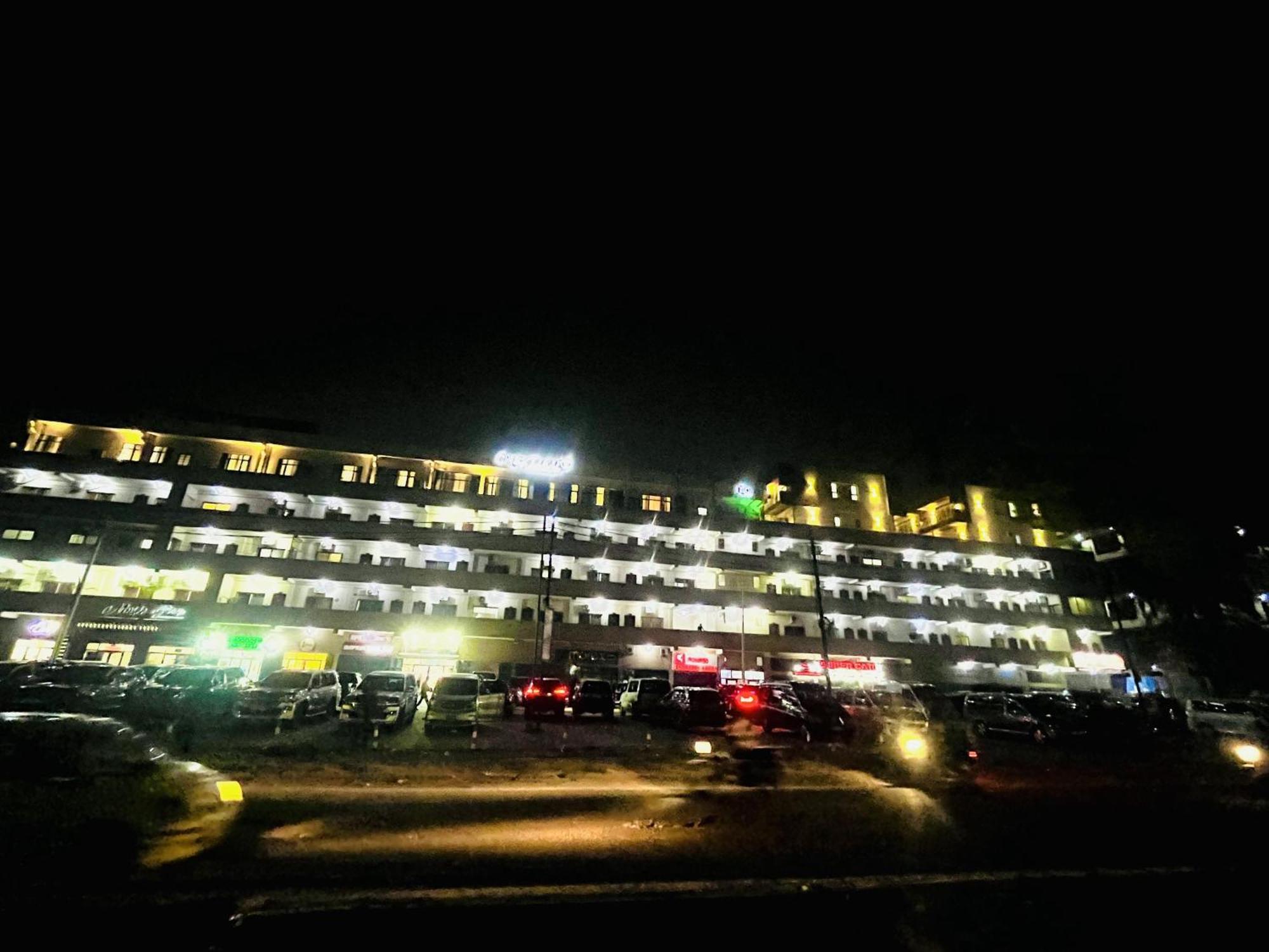 H&H Hotel Киншаса Екстериор снимка