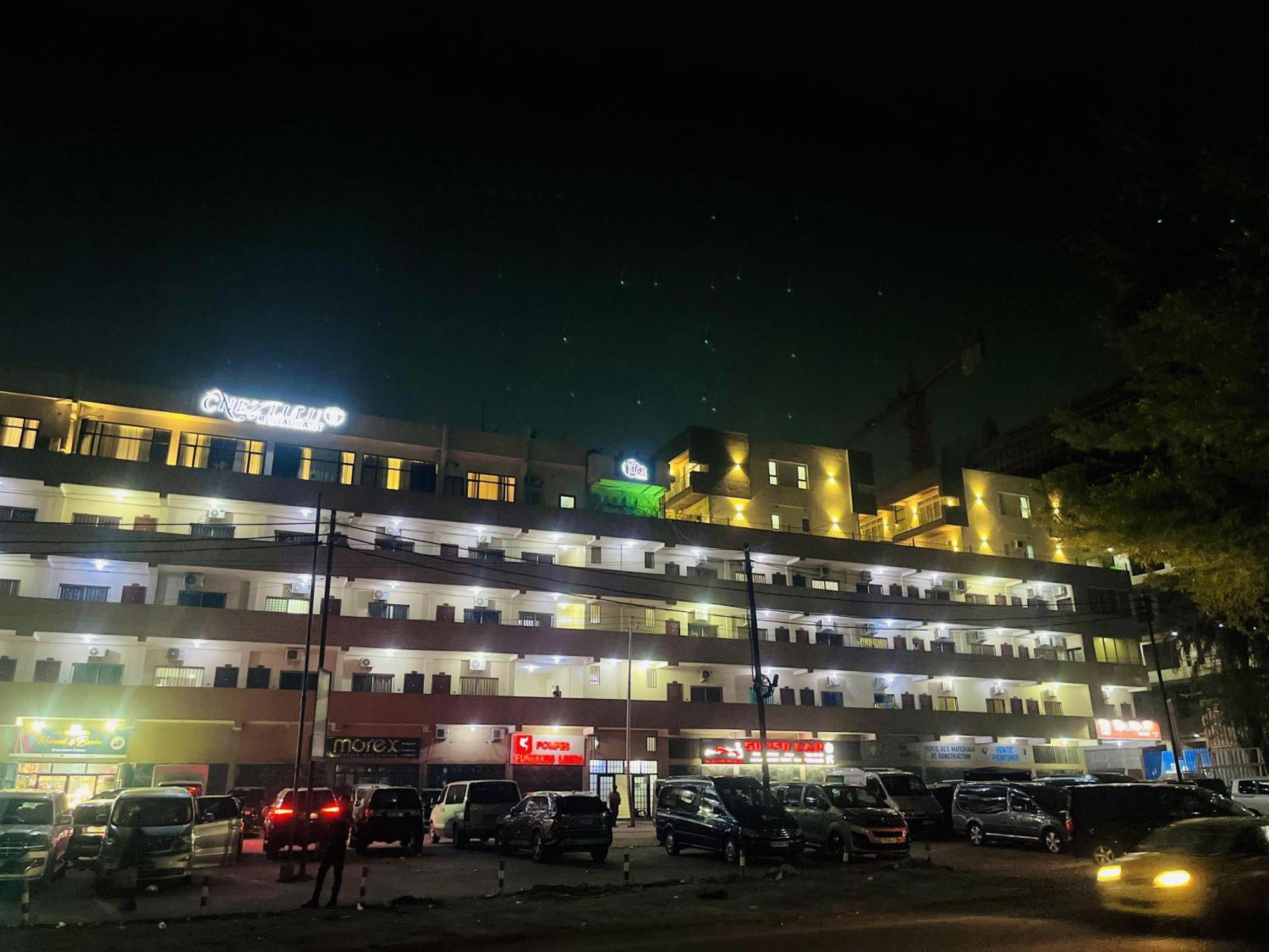 H&H Hotel Киншаса Екстериор снимка