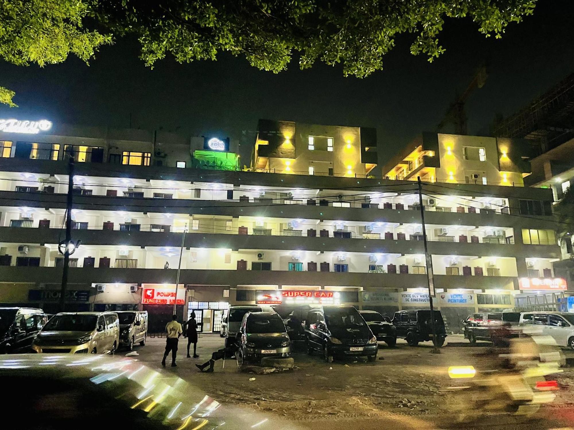 H&H Hotel Киншаса Екстериор снимка