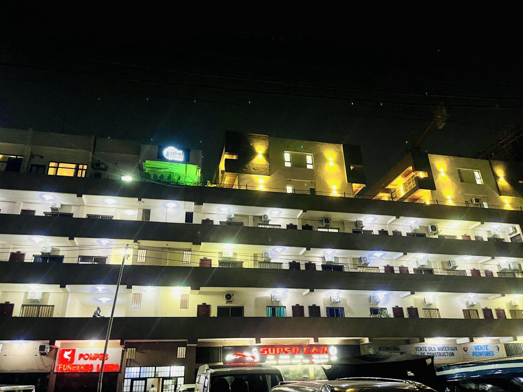 H&H Hotel Киншаса Екстериор снимка